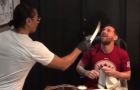 Лионель Месси отведал мяса с ножа в ресторане у турецкого повара (Видео) Лионель Месси отведал мяса с ножа в ресторане у турецкого повара (Видео)