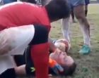 В Аргентине на футболе избили судью за удаление (Видео) В Аргентине на футболе избили судью за удаление (Видео)