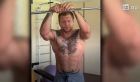 Александр Емельяненко скинул 20 кг и готовится к бою (Видео) Александр Емельяненко скинул 20 кг и готовится к бою (Видео)