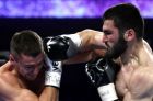 Бетербиев нокаутировал Гвоздика и получил 2 чемпионских пояса (Видео) Бетербиев нокаутировал Гвоздика и получил 2 чемпионских пояса (Видео)