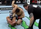 Брата Хабиба задушили на UFC в Москве (Видео) Брата Хабиба задушили на UFC в Москве (Видео)