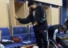 Паредес подложил Неймару «змею» в шкаф (Видео) Паредес подложил Неймару «змею» в шкаф (Видео)
