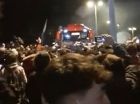 На автобус «Атлетико» до матча совершили нападение - разбиты стекла (Видео) На автобус «Атлетико» до матча совершили нападение - разбиты стекла (Видео)