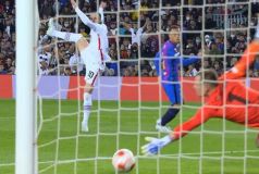 «Айнтрахт» победил на выезде «Барселону» и вышел в полуфинал ЛЕ (видео)