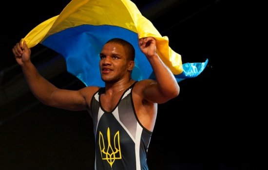 Борцу из Украины запретили ехать на соревнования в Россию