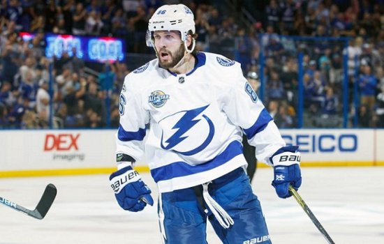 Гол Кучерова помог Тампе одержать 3-ю победу над Бостоном в серии плей-офф НХЛ