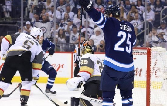 Виннипег победил Вегас в стартовом матче финала Западной конференции НХЛ