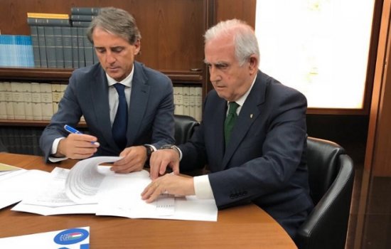 Манчини официально подписал контракт с Федерацией футбола Италии