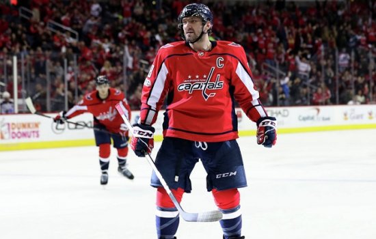 Овечкин после проигрыша Тампе-Бэй сломал клюшку о перекладину ворот: видео