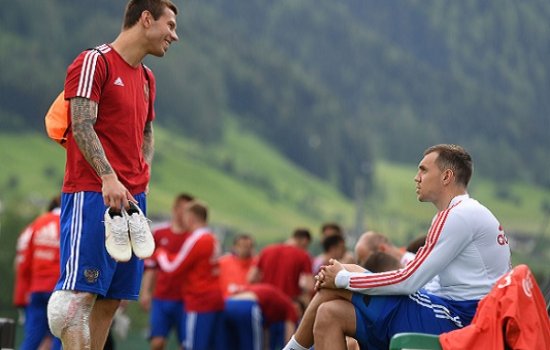Смолов получил ушиб ноги на тренировке сборной России