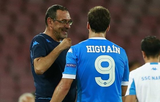 Сарри намерен пригласить в Челси Игуаина