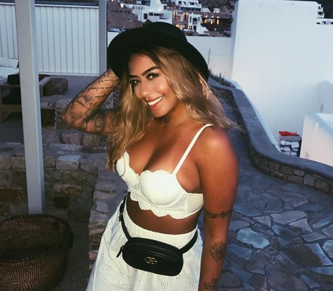 Сестра Неймара наслаждается отдыхом в России на ЧМ-2018: пикантные фото Сестра Неймара наслаждается отдыхом в России на ЧМ-2018: пикантные фото