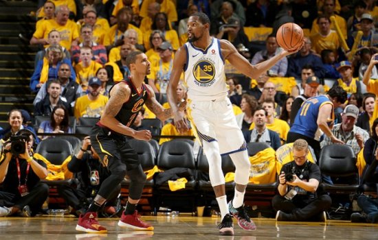 Голден Стэйт вырвал победу у Кливленда в овертайме в 1-ом матче финальной серии НБА-2017/18