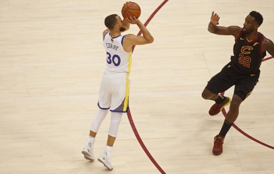 Голден Стэйт – Кливленд: видеообзор 4-го матча финала НБА-2017/18