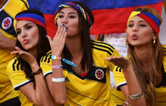 Поцелуй фанаток сборных Мексики и России на ЧМ-2018: жаркое видео