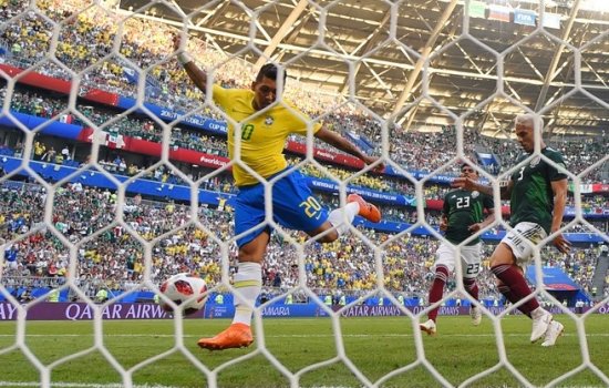 Бразилия победила Мексику и вышла в четвертьфинал чемпионата мира-2018