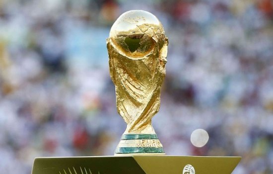 На стадион Лужники доставили Кубок мира по футболу: видео