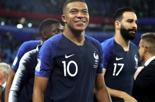 Мбаппе отдал призовые на благотворительность