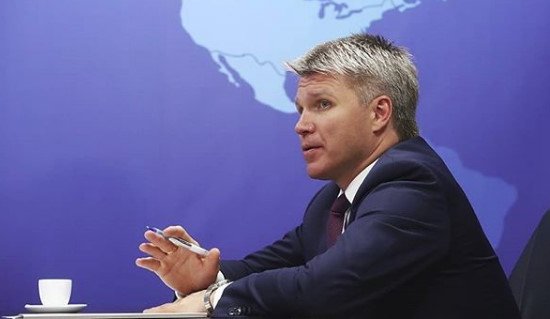 На футболе разрешат пить пиво, но будет и Fan ID