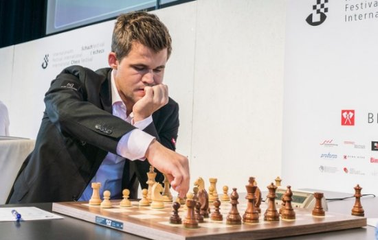 Шахматы: Карлсен лидирует на турнире в Билле после 1-го круга