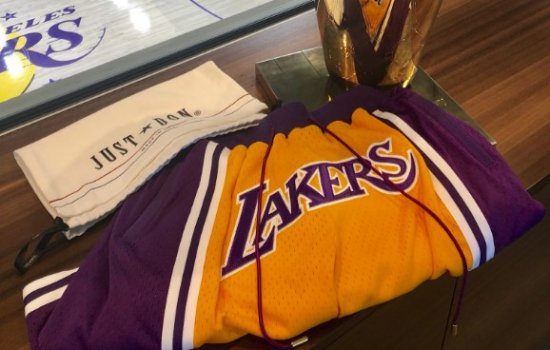 С Леброна Джеймса сняли шорты