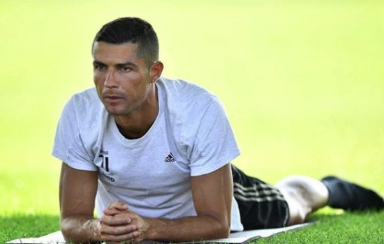 Криштиану Роналду «вырубил» вратаря Кьево (Видео)