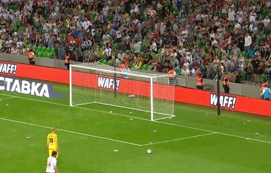 Краснодар наказал агрессивных фанатов за бросание бутылок на поле