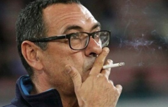 Тренера Челси уволят, если он не бросит курить