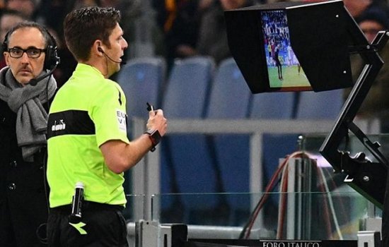 УЕФА прибегнет к системе ВАР с четвертьфинальной стадии Лиги Чемпионов