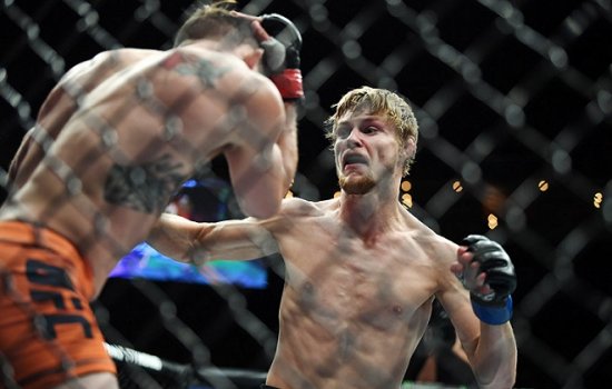 Боец UFC Митчелл из-за дрели получил травму половых органов: фото