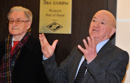 Симонян и Черчесов прибыли на церемонию прощания с Парамоновым