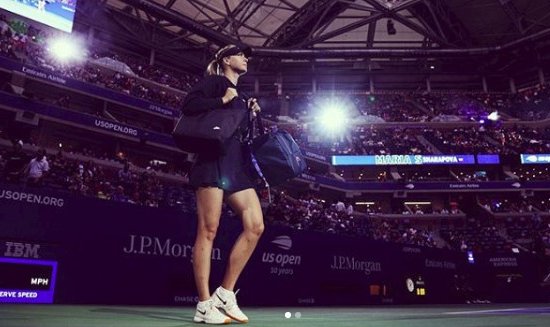 Шарапова заявила, что «обожает, когда ночью все на неё смотрят»