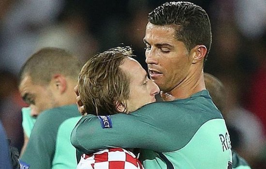 Сантуш: Роналду продемонстрировал пример честной игры, поздравив Модрича