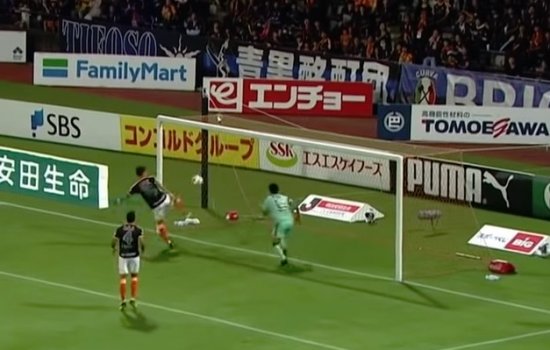 В чемпионате Японии случился курьезный автогол на 28-й секунде матча (Видео)