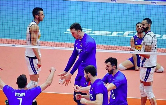 Россия упустила победу против Бразилии, ведя 2-0 по сетам