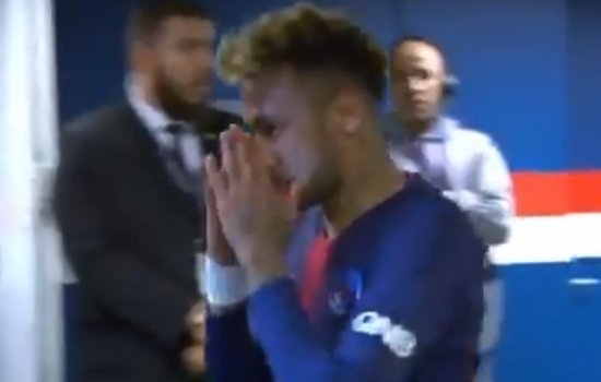 Неймар намазался кремом в перерыве матча с «Реймсом» (Видео)