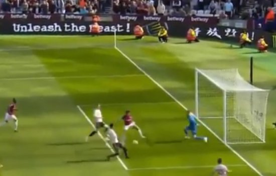 Фелипе Андерсон забил красивейший гол пяткой в ворота Манчестер Юнайтед (Видео)