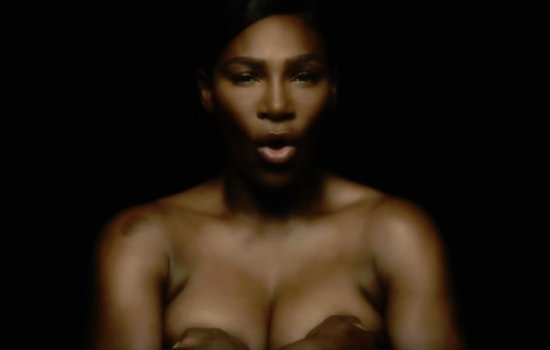 Серена Уильямс спела песню топлес (Видео)