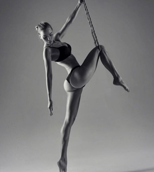 Супруга Ковальчука Николь выставила откровенные фото Супруга Ковальчука Николь выставила откровенные фото