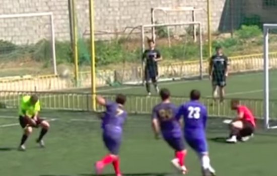 Футбольный судья в Дагестане лично забил гол (Видео)