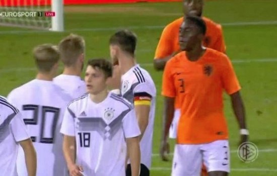 Джордан Тезе плюнул в немца в товарищеской игре (Видео)