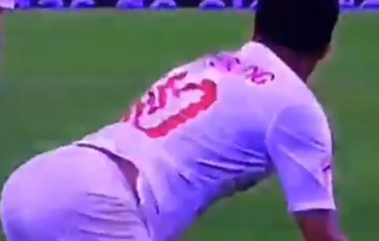 Серхио Рамос поймал Стерлинга на симуляции (Видео)