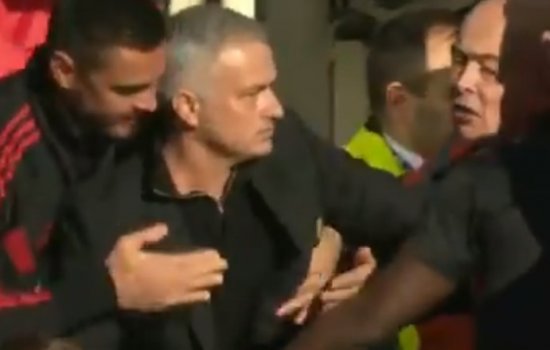 Жозе Моуринью полез драться из-за пропущенного гола на последних секундах (Видео)