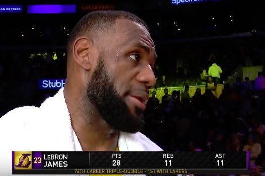 Леброн Джеймс отметился первым трипл-даблом за Лейкерс (Видео)
