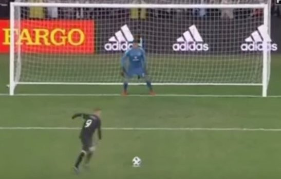 Руни не забил пенальти и подвёл команду: «ДС Юнайтед» вылетели (Видео)