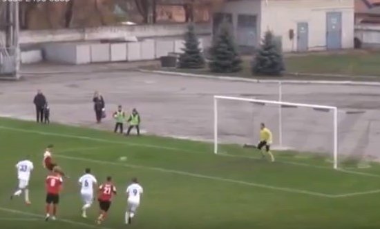 Украинский вратарь умудрился отбить пенальти головой (Видео)