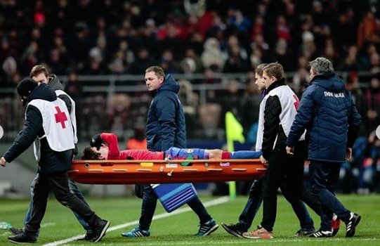 Травма Фернандеса, удаление и гол из «вне игры» - всё было против ЦСКА в Лиге чемпионов: обзор матча против Ромы (Видео)