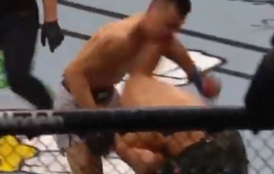 Боец ММА «Корейский зомби» на последних секундах умудрился проиграть локтевым нокаутом (Видео)