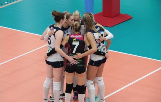 Чемпионки пробуксовали на старте