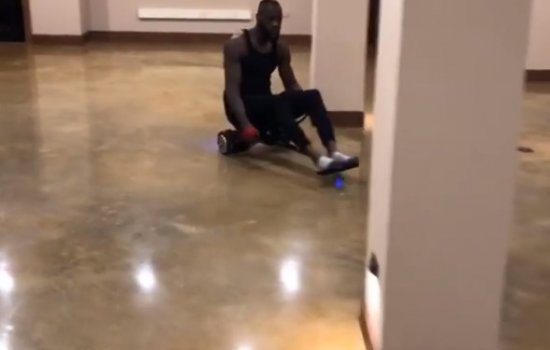 Американский боксер Уайлдер устроил «гонки по квартире» (Видео)